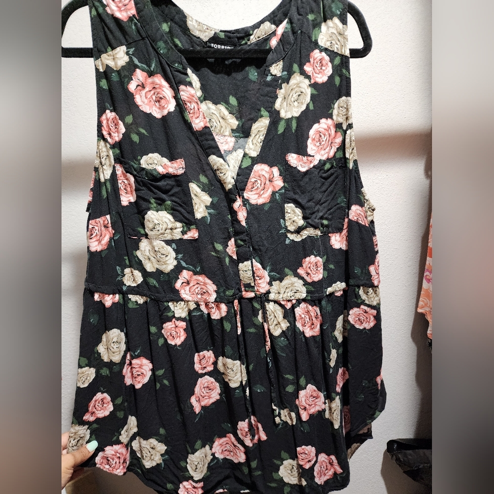 Torrid Sleeveless Floral Top